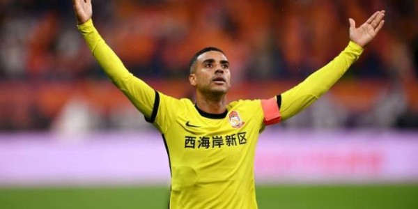 【中超】阿兰破门冯刚造乌龙 十人南通0比3西海岸