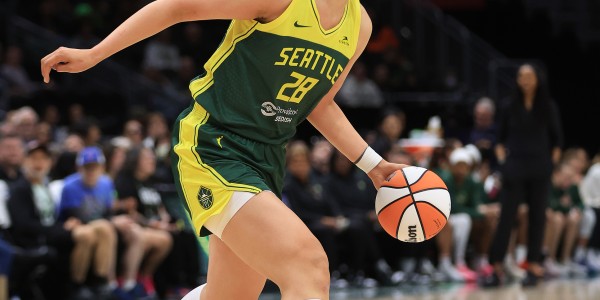 需要尽快调整！李月汝连续两场0分，正负值+11全队第二高是亮点