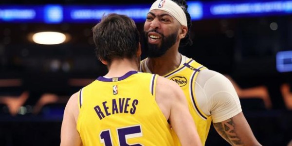 乐鱼体育官网网页版-完爆3大内线！浓眉统治内线抢戏，雷迪克：现象级