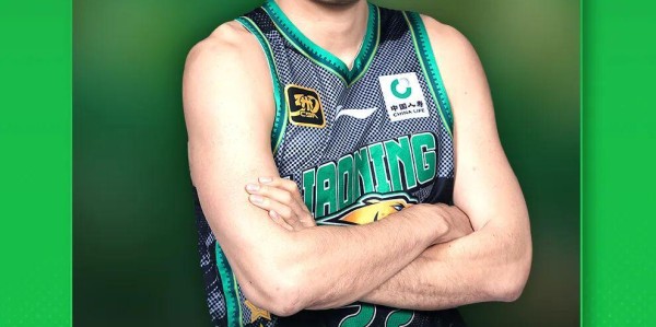 乐鱼体育下载-功勋老将李晓旭续约，新赛季身兼球员与教练双职！